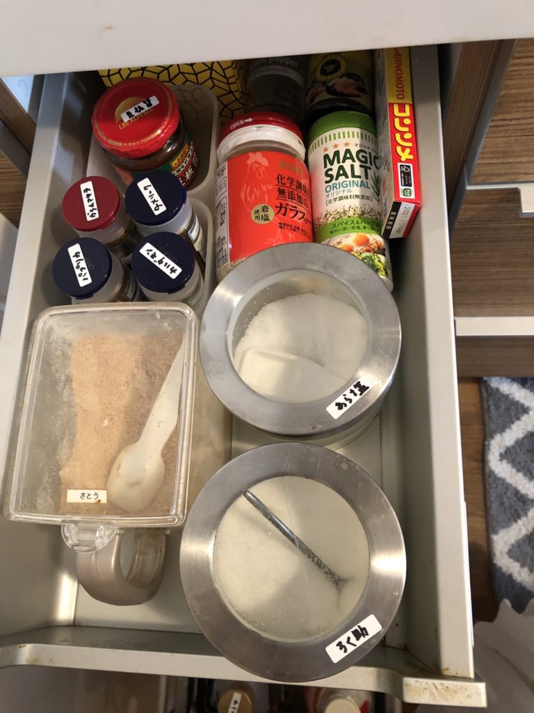 キッチン引出しの使い方
手前を奥をつかいこなす